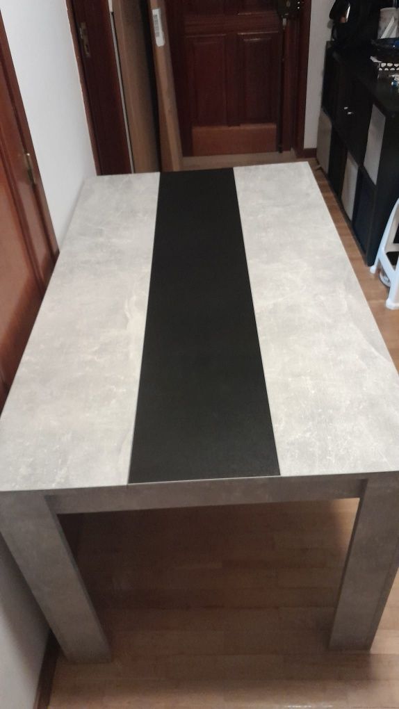 Mesa de jantar 140x80 como nova