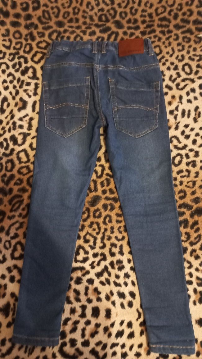 Продам джинси фірма Rezerved зріст 134 см