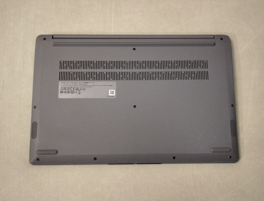 Lenovo _15.6 Full HD/ intel n4020/ram 8/SSD 256/новая батарея 10 часов