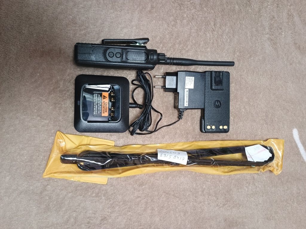 Професійна портативна рація Motorola DP4400 VHF