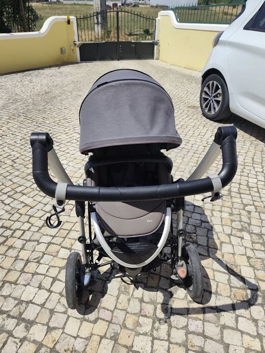 Carrinho de bebe com ovo
