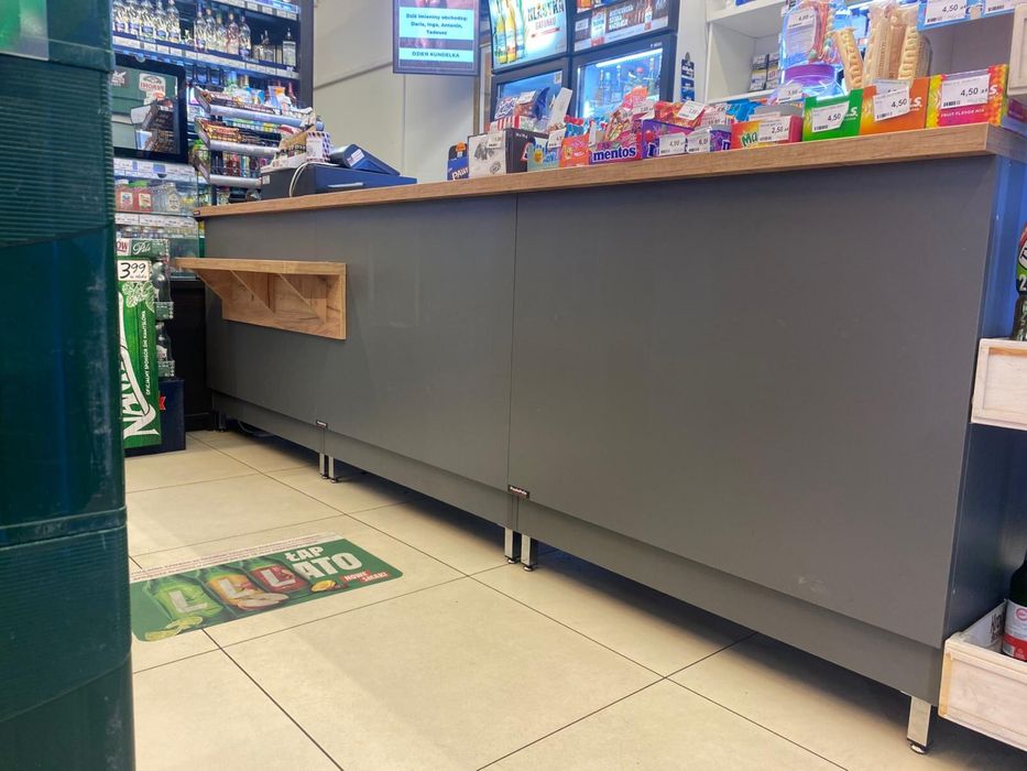 Piekna Lada sklepowa  uzywana