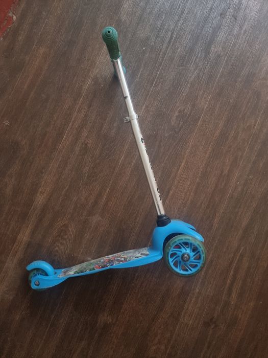 Самокат децкий в хорошем состоянии