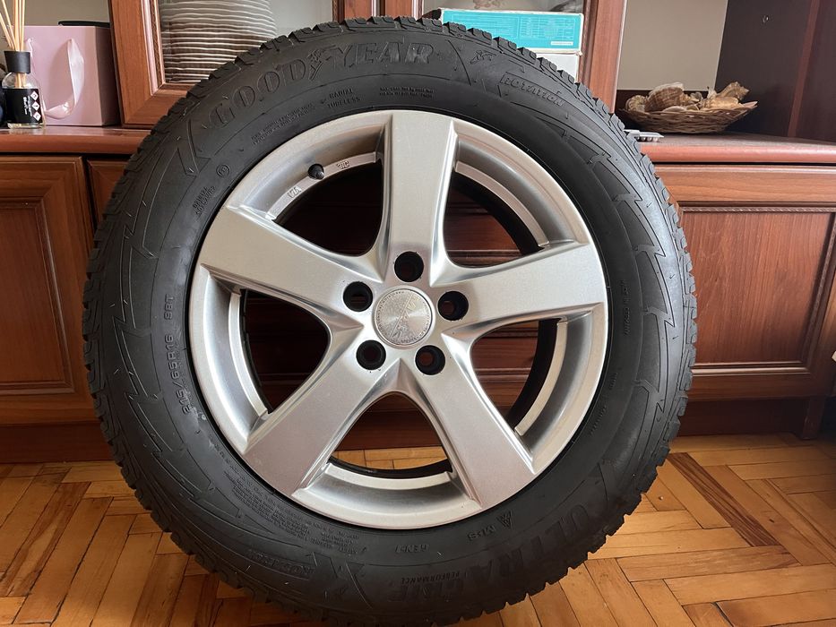 Ford Kuga комплект коліс із зимовою резиною R16
