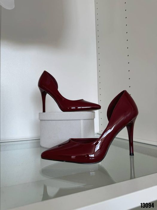 Туфлі 36 37 38 бордового кольору