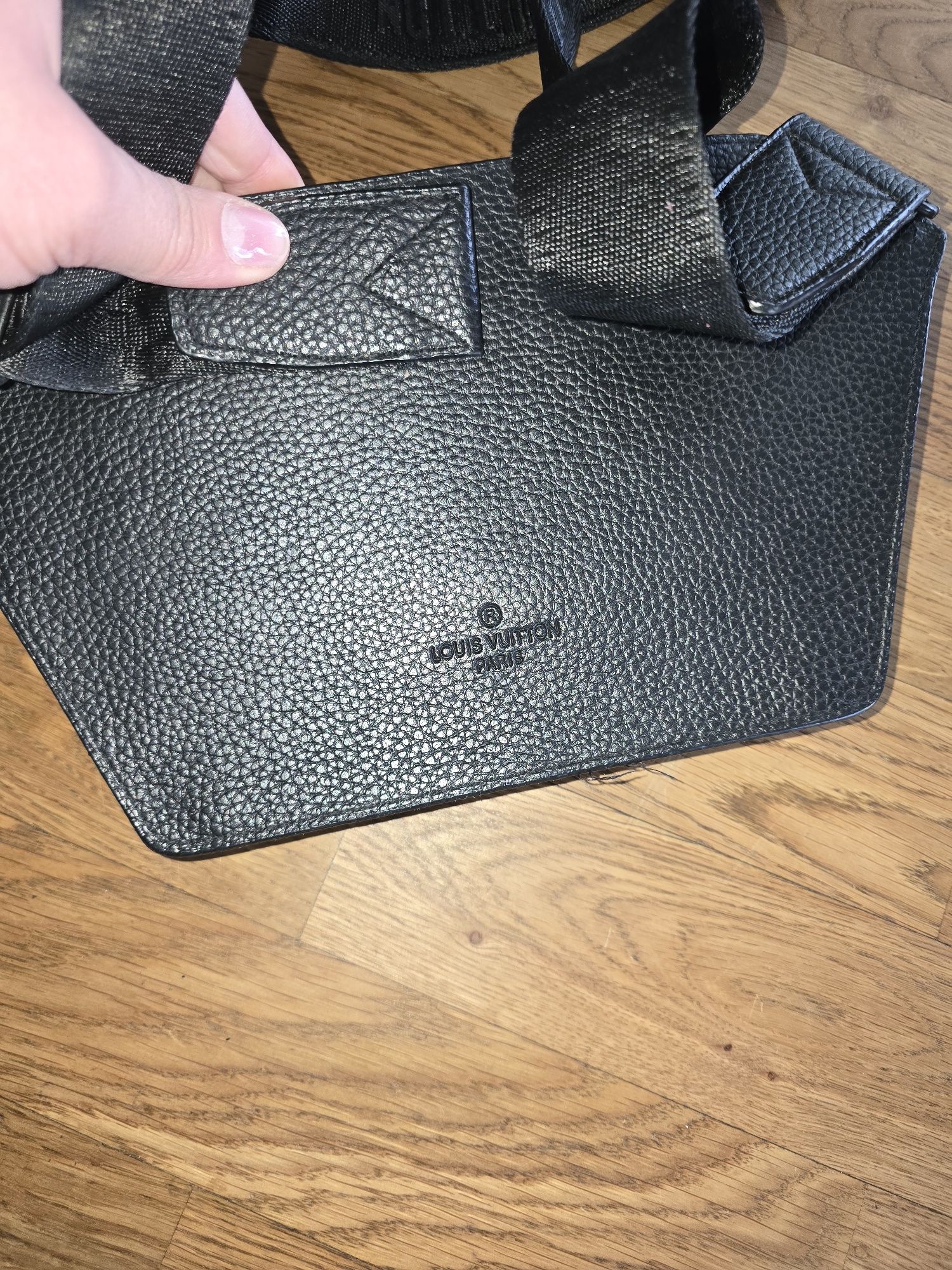 Torebka nerka Louis Vuitton