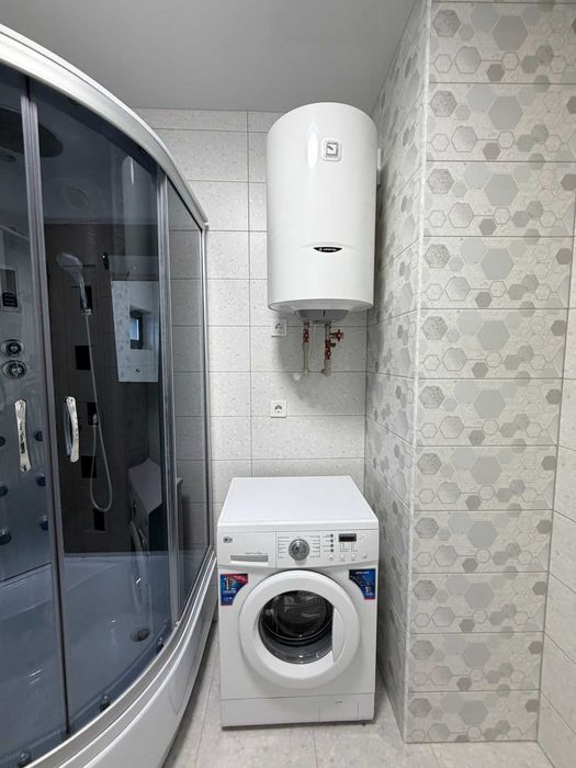 Оренда 1 кімнатна Манхетен!Видова на Озеро!