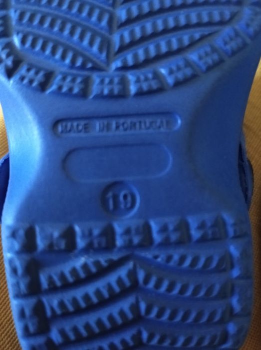 Sandálias/chinelos tamanho 19