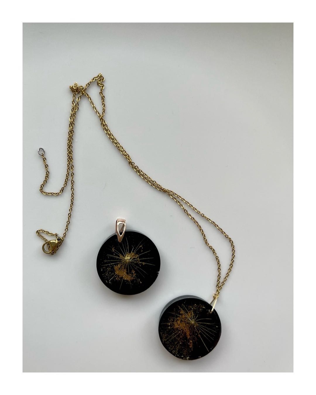 Zawieszka „pissenlit” biżuteria żywica złoto handmade