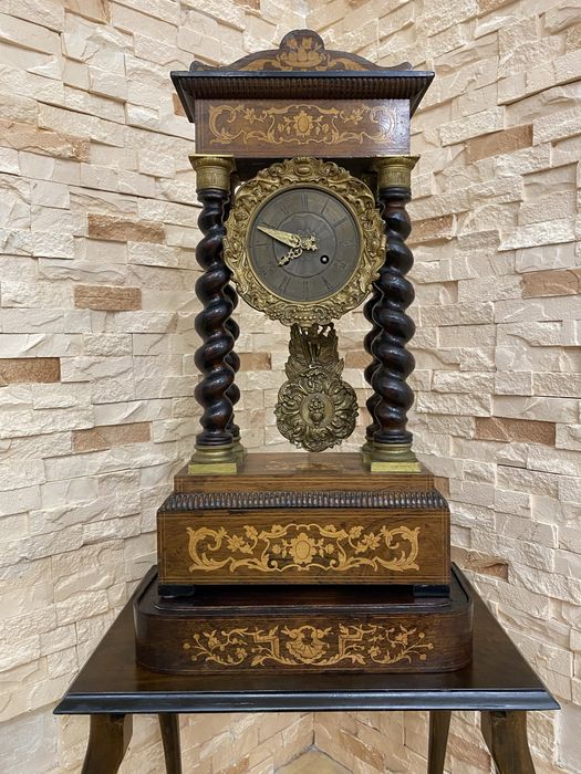 Камінний годинник