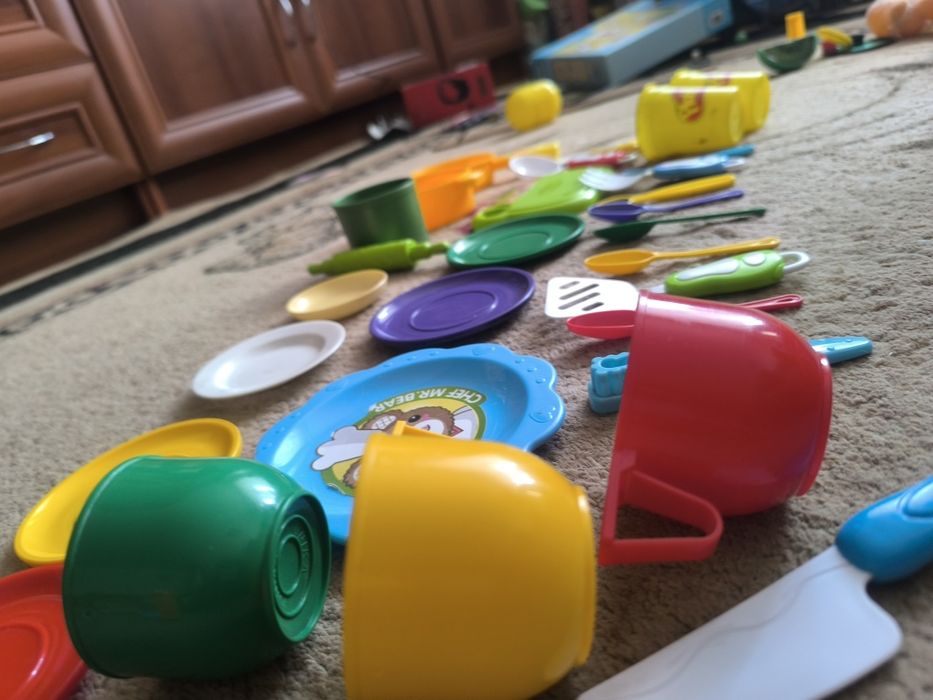 Фрукти, овочі, дитяча посуда іграшкова