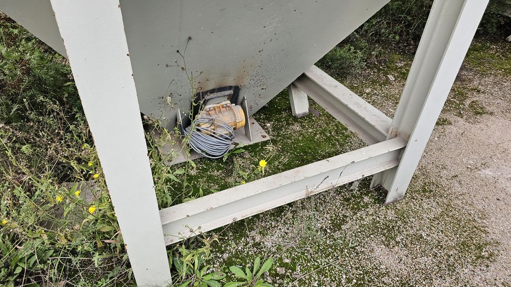 Zbiorniki kruszywa 2 komory z taśmami