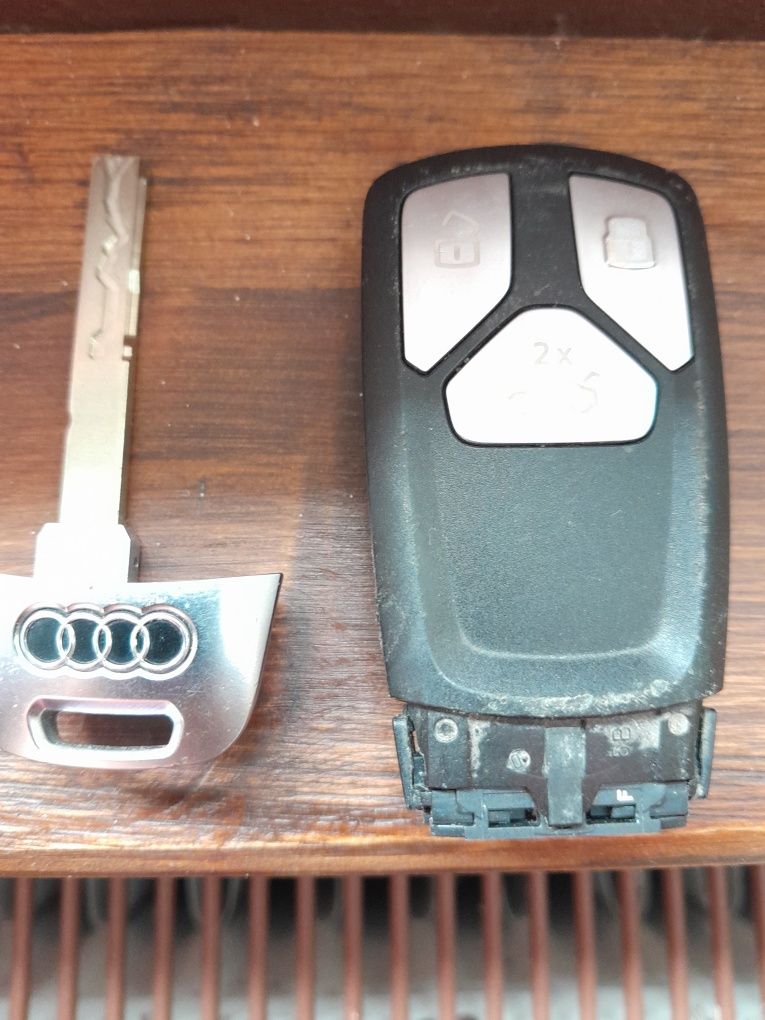 Pilot kluczyk audi A4B9