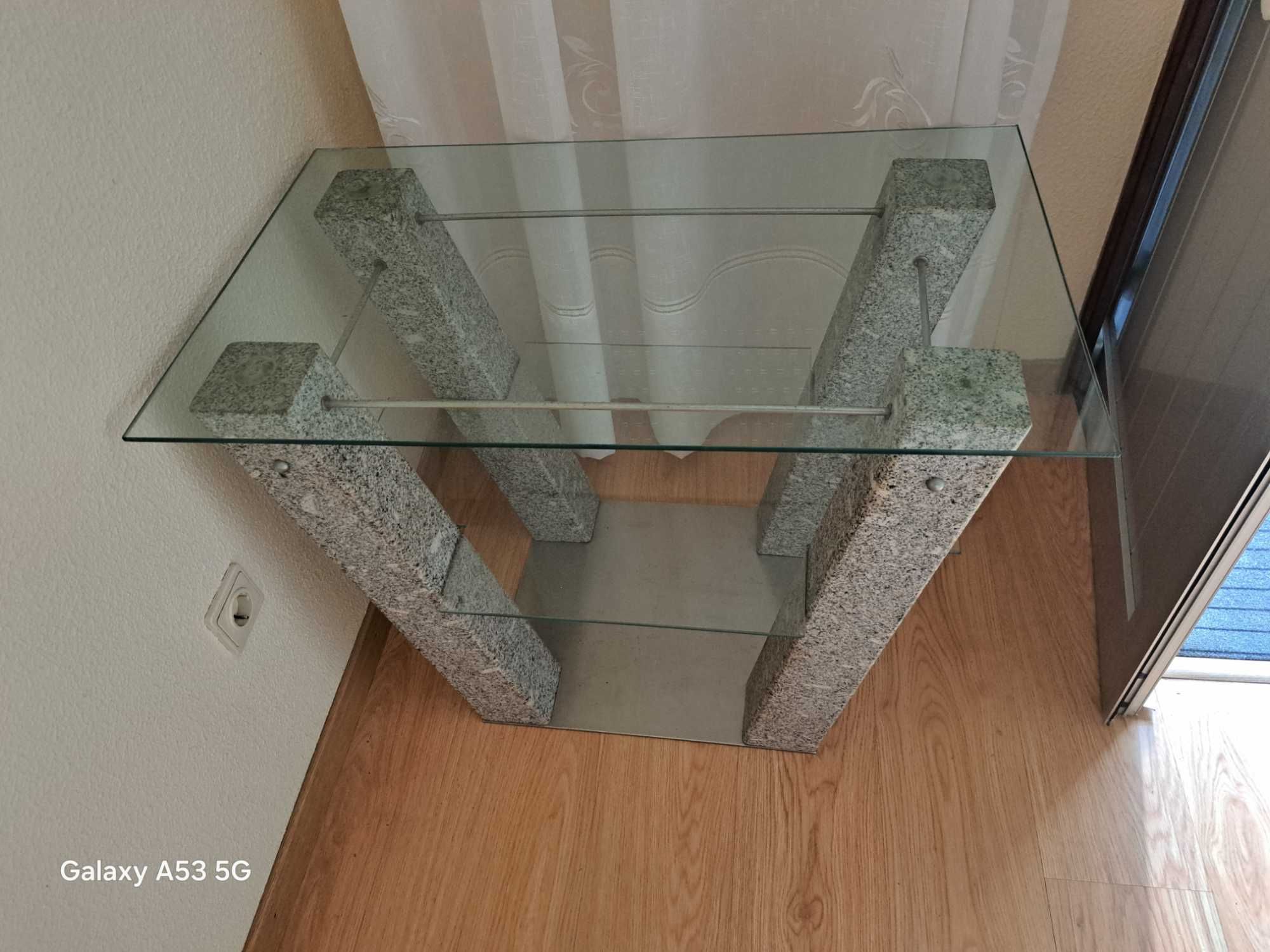 Mesa de vidro inox e granito