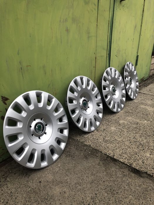 Оригінальні ковпаки шкода суперб1, як нові.