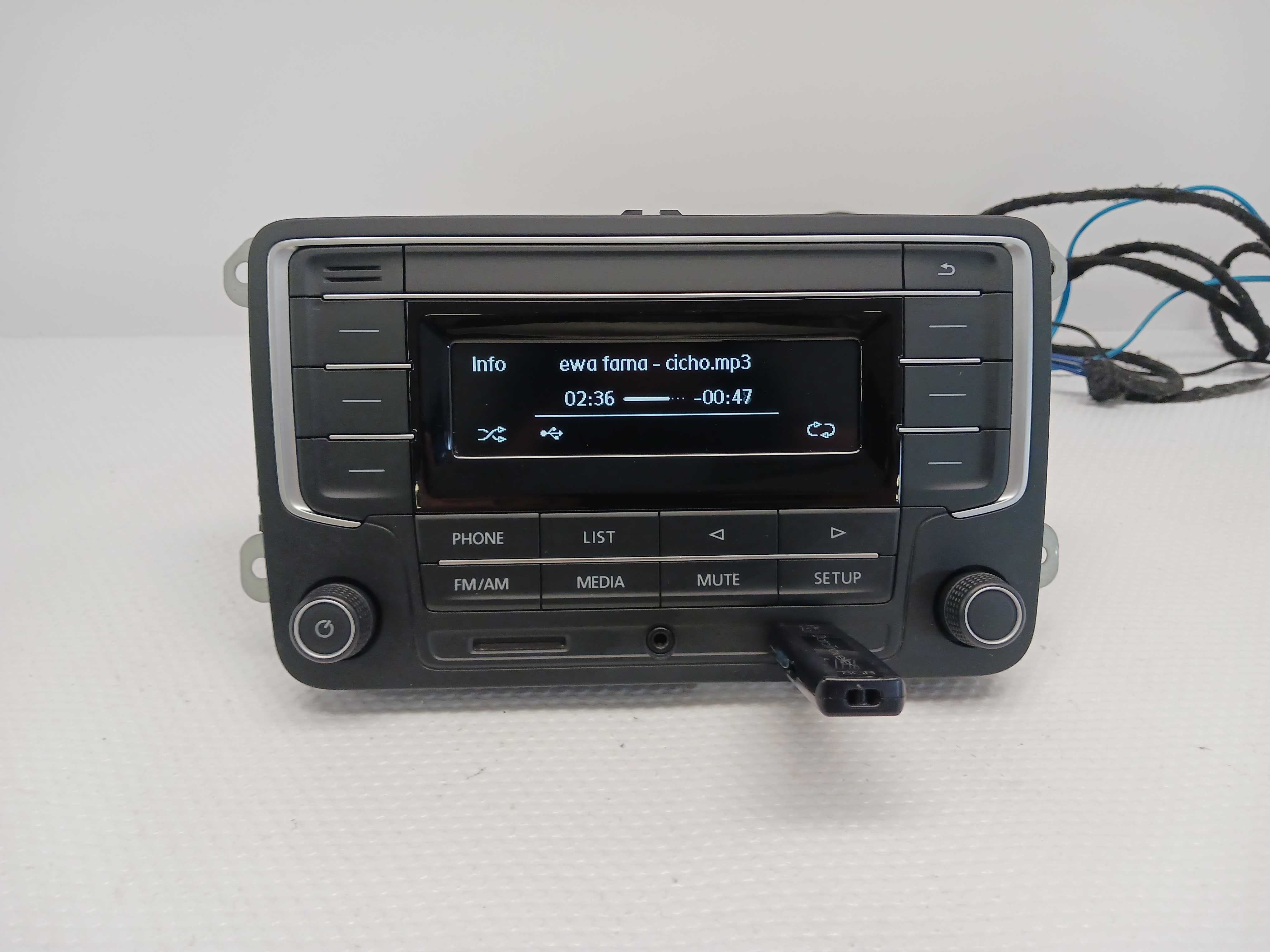 VW Golf Passat T6 Radio Usb BT Aux SD 7F00---35153 z kodem