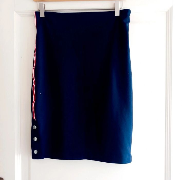 Granatowa ołówkowa spódnica z lampasami