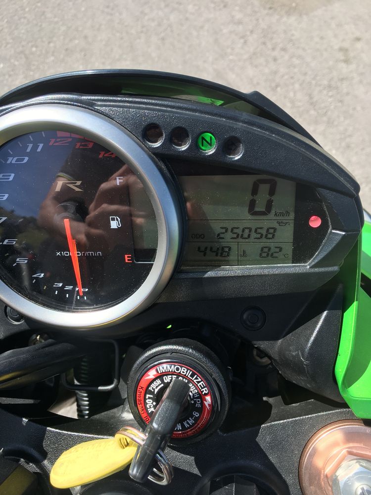 Vende-se Kawasaki z750r