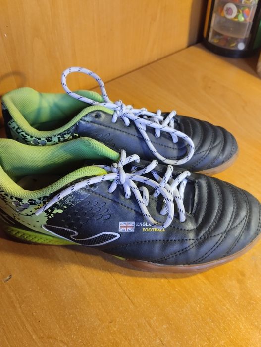 Футзалки,бутси,кросівки