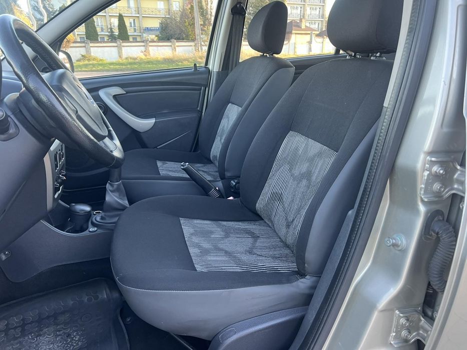 Продам офіційний Рено Сандеро,2012 рік