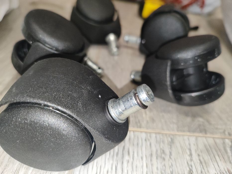 Колеса, ролики до офісного крісла.