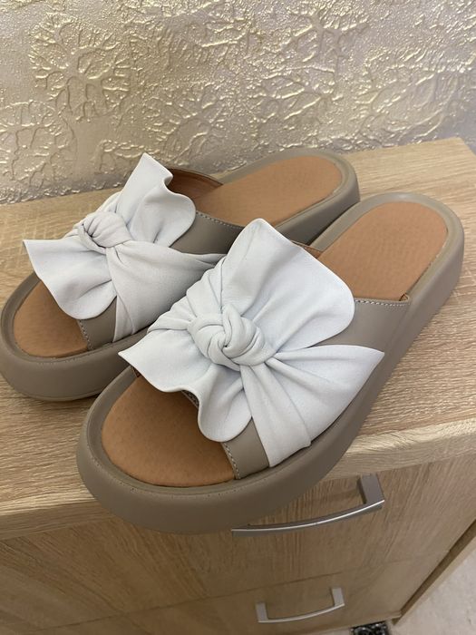 Шльопанці шкіряні