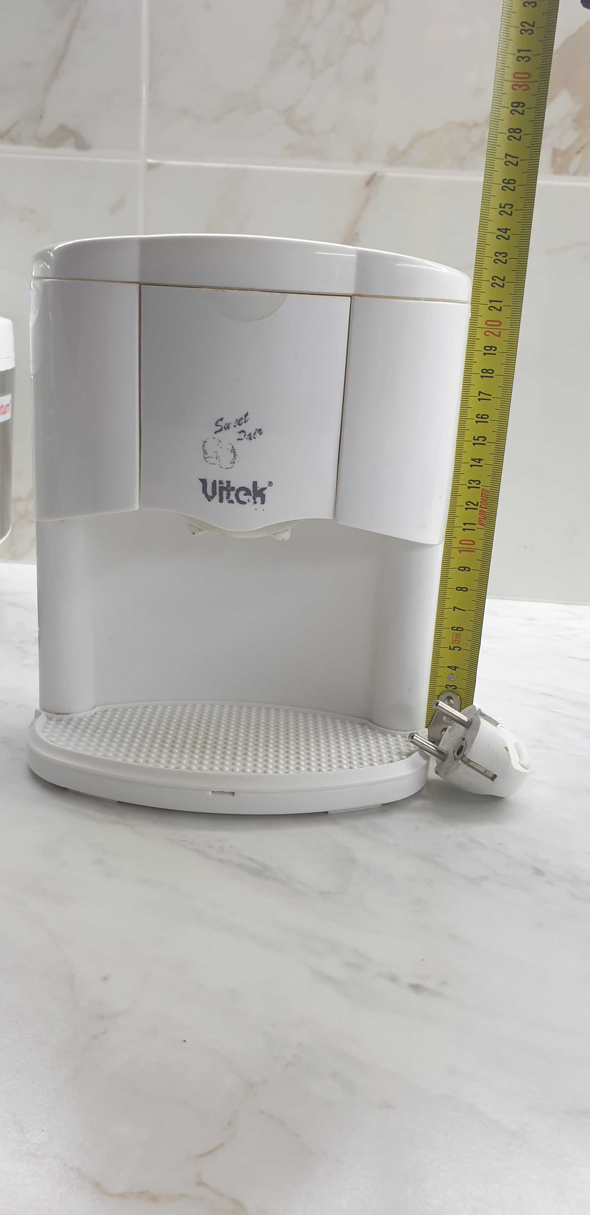 Кофеварка капельная Vitek VT-1503 BK с чашками