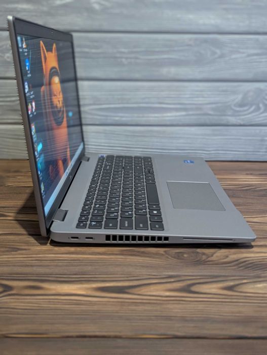 Ноутбук Dell Latitude 5520 16/512 NFC як новий