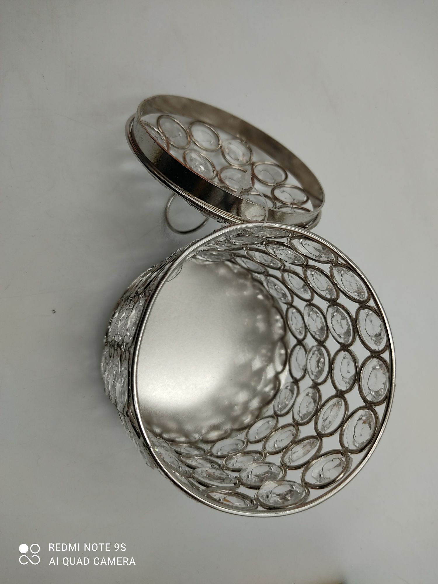 Pojemnik dekoracyjny srebrny 11x9 cm