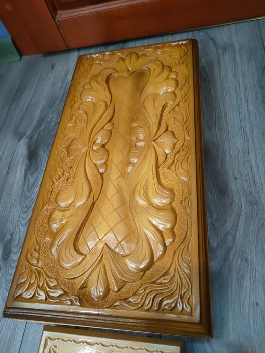 Деревянный комплект резные нарды 50х50 см. В новом состоянии