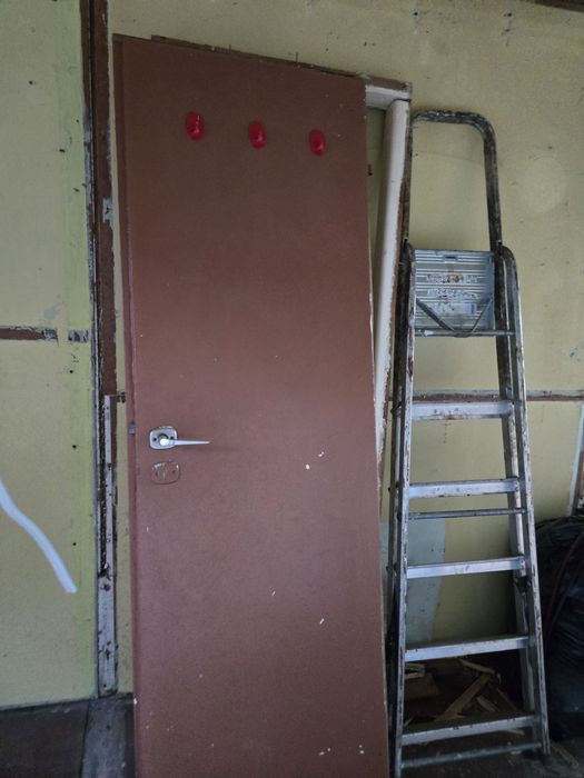 Drzwi prawe z płyty z futryną do pomieszczenia gospodarczego 60