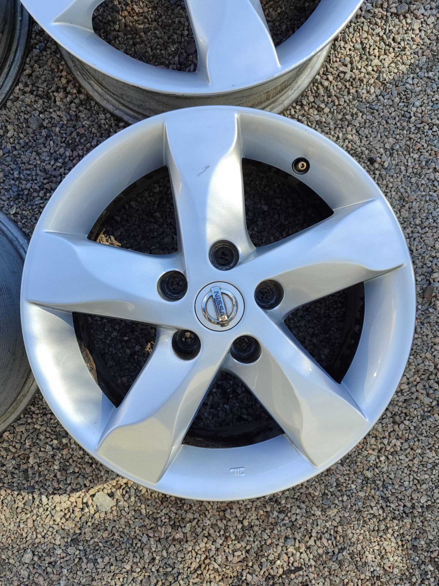 Диски Nissan R-16. 5×114.3. ET-40. Dia-66.1. J-6.5