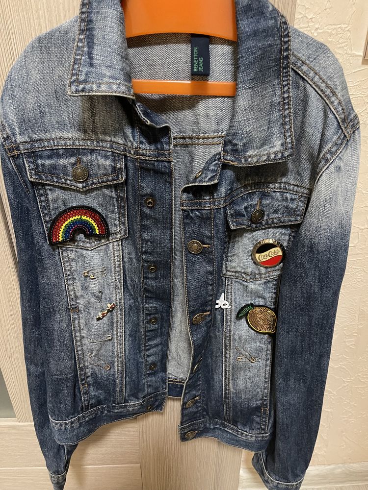 Продаю джинсовую куртку для девочки Benetton на 9-12 лет