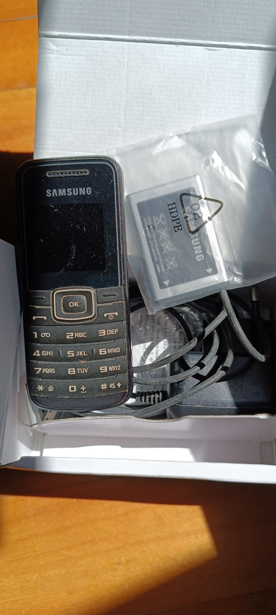 Telemóvel Samsung GT E1050