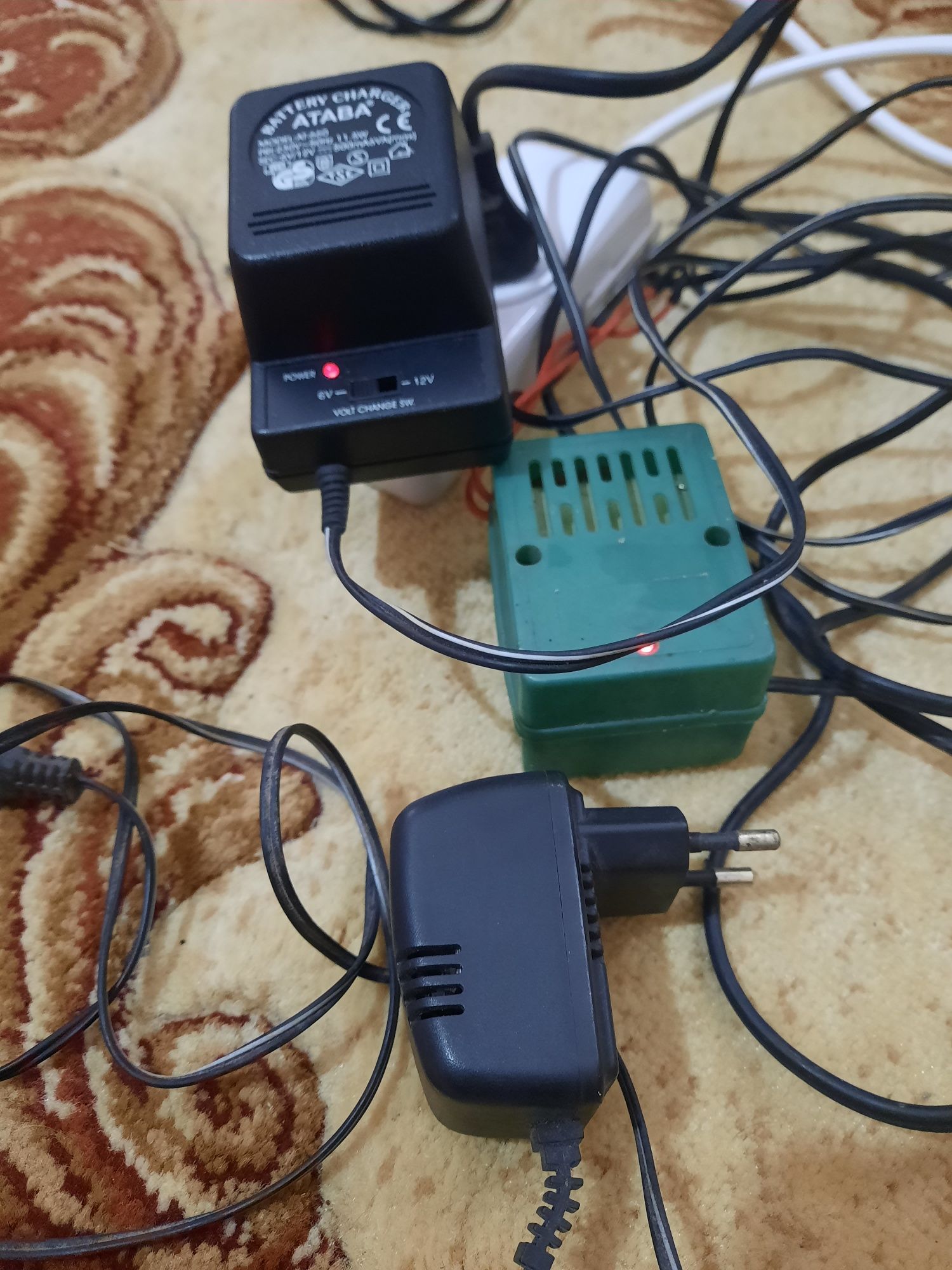 зарядные  устройства 12 v