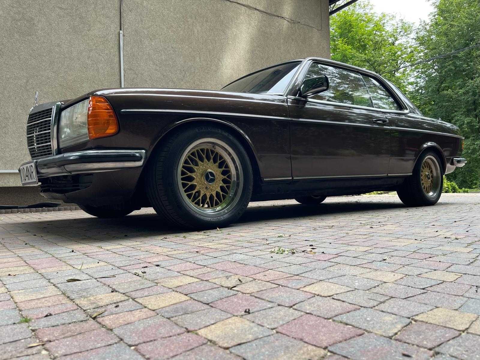 Mercedes - Benz W123 Coupe 230CE