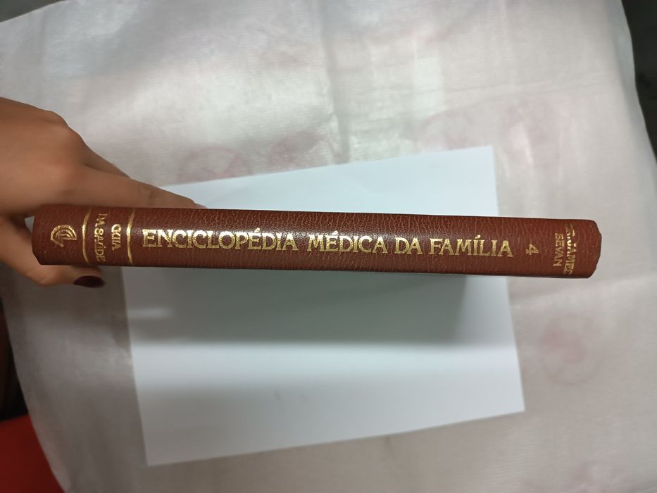 "Enciclopédia médica da família" de Dr.James Bevan