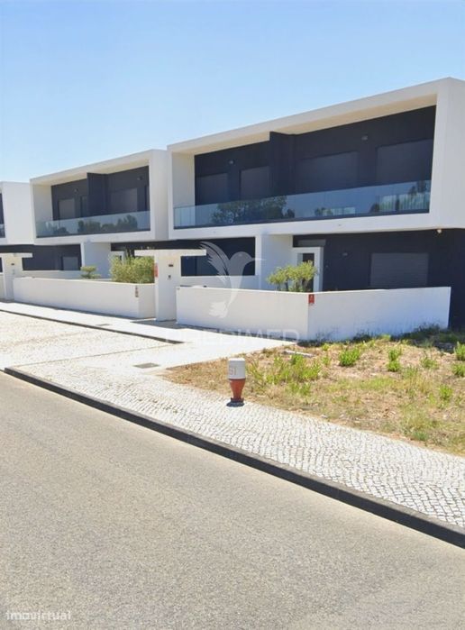 Moradia T4 -Condomínio Fechado Éden Entroncamento