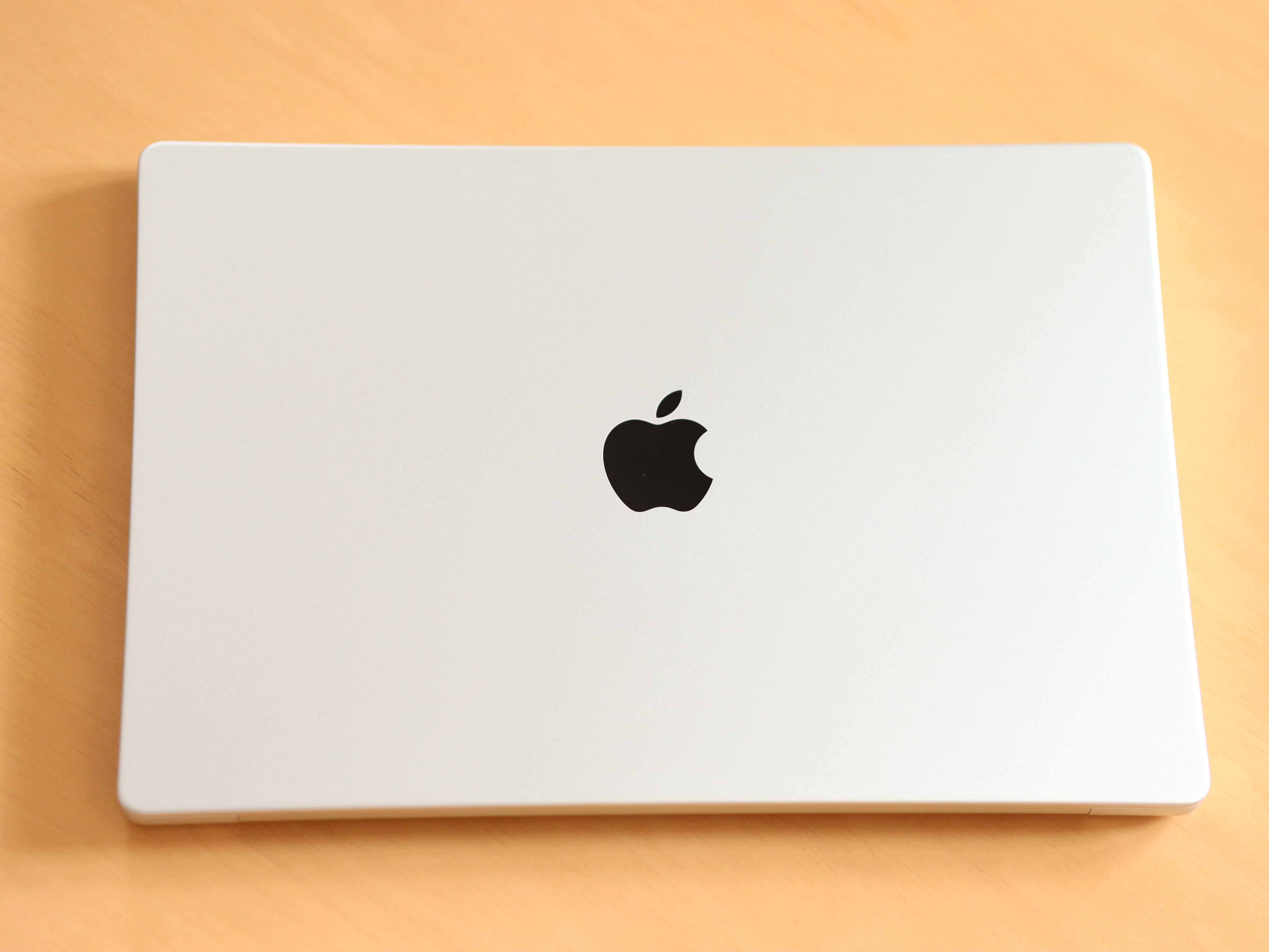 Macbook pro 16" m2 32/512