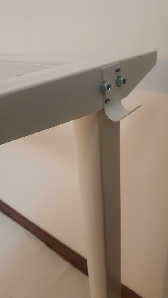 Secretária regulável IKEA