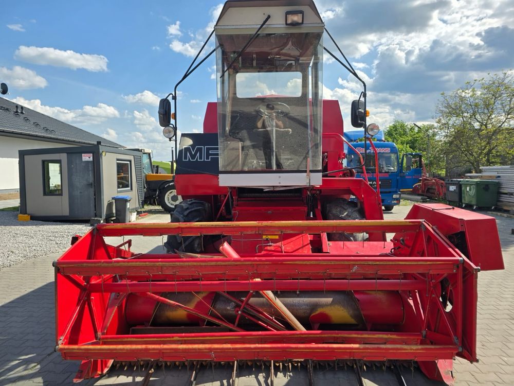 Комбайн зернозбиральний Massey Ferguson 16. Майсей Фергусон 16