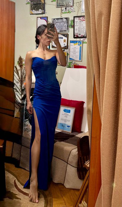 Просто шикарна корсетна сукня