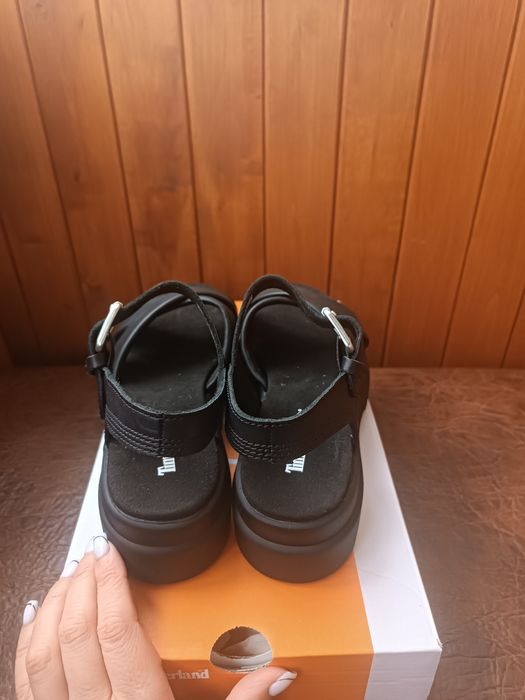 Timberland Шкіра по ЗНИЖЦІ!Нові босоніжки,не підійшов розмір! Зручні!