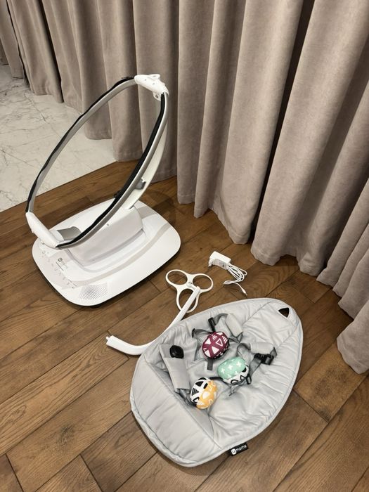 Ідеальне КРІСЛО-гойдалка 4MOMS MAMAROO5