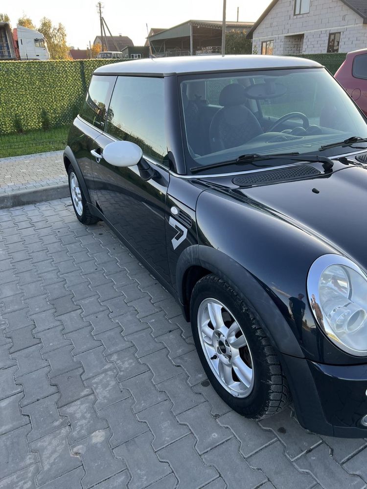 Продам авто MINI 2006 р механіка бензин 1,6