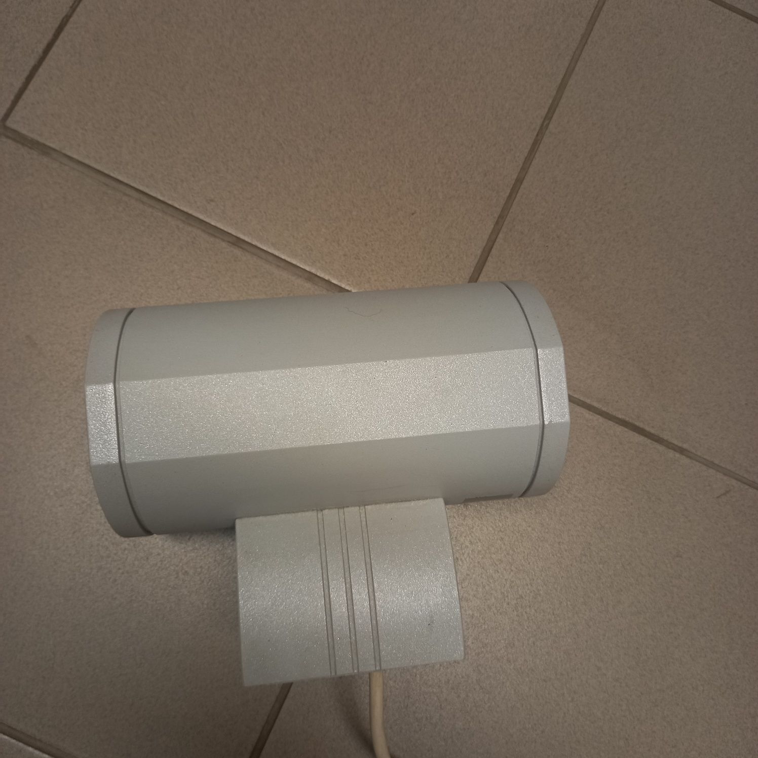 Lampa elewacyjna dwustronna