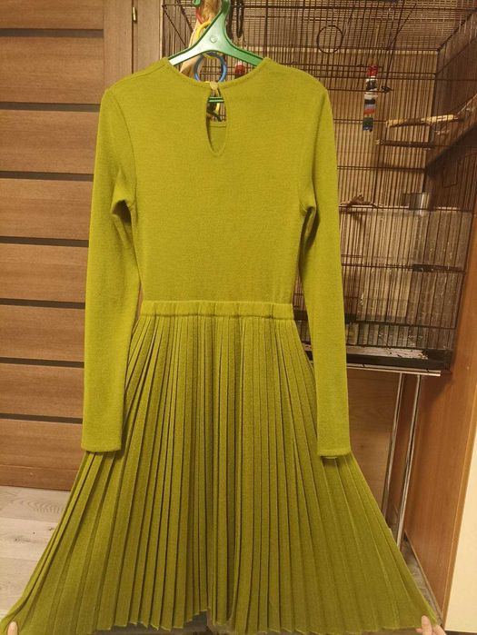 Продам гарне тепле ,дуже якісне плаття  пліссе