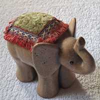 Figurka słonia, wyrób ceramiczny.