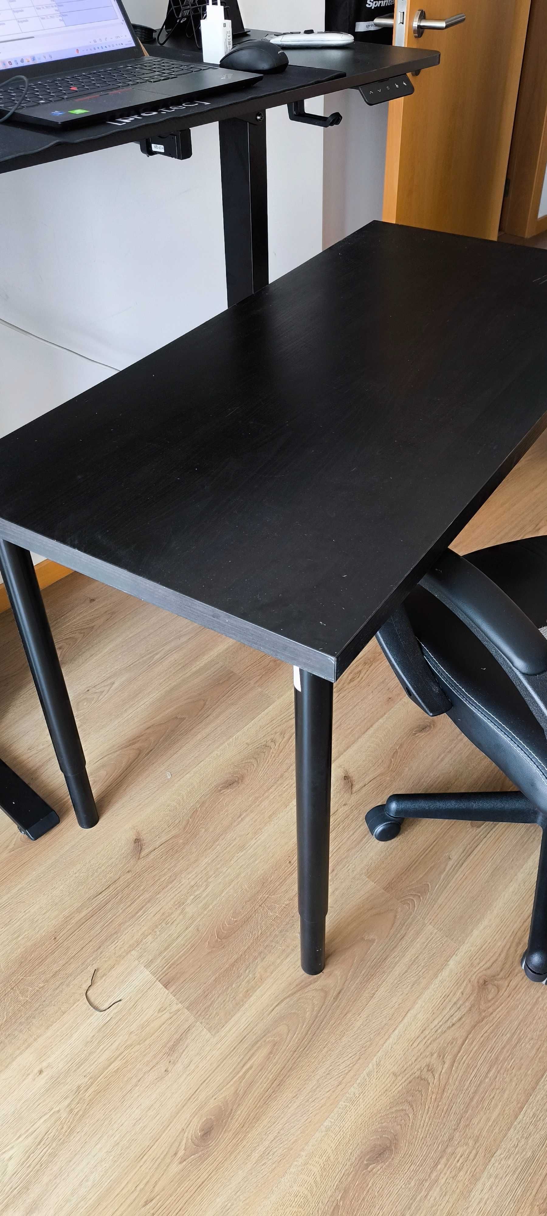 Mesa com ajuste de altura preta + cadeira