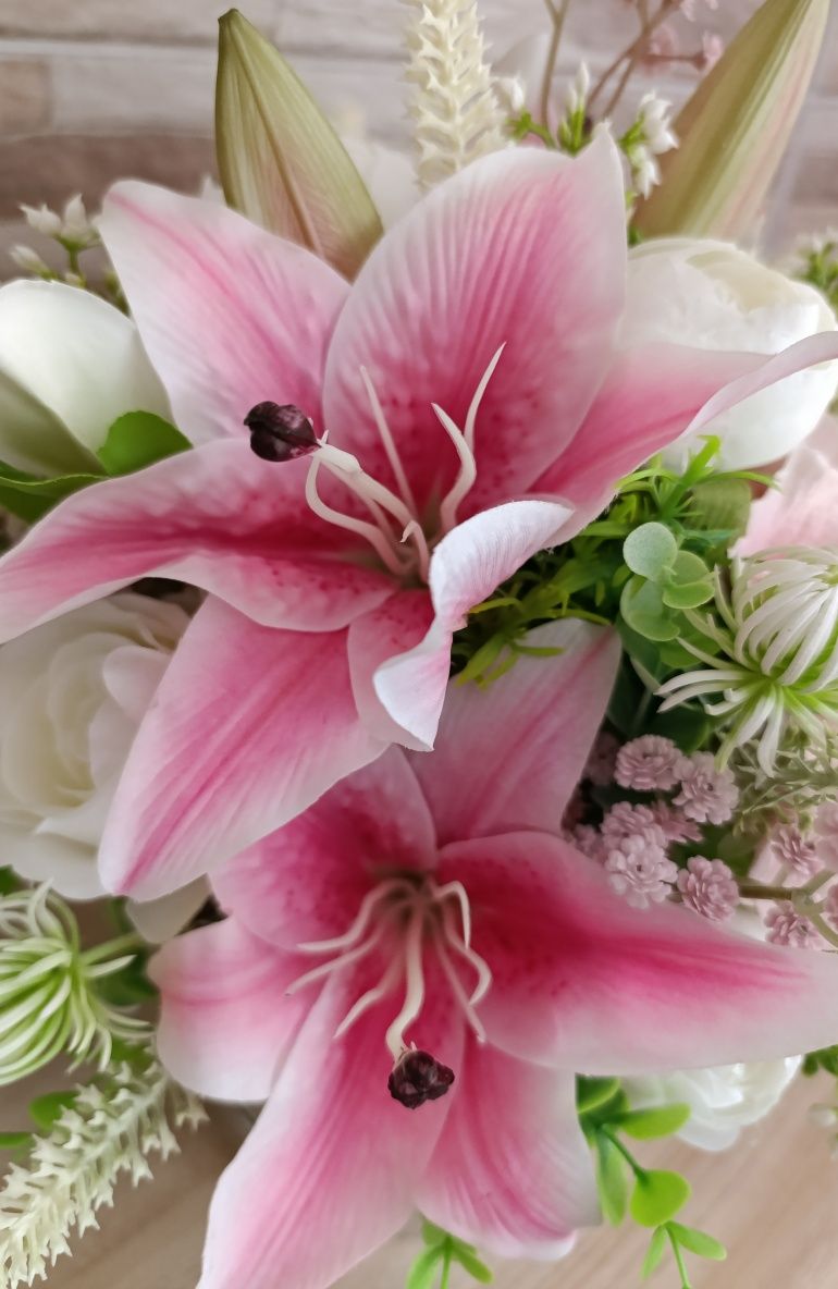 Srebrny flowerbox dekoracyjny. Elegancki prezent. Stroik do domu